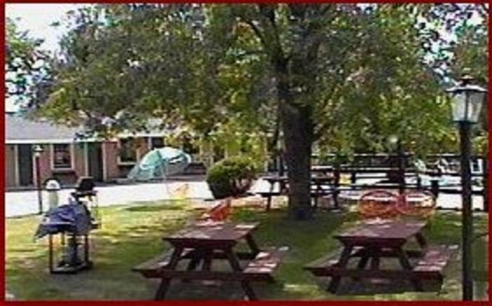 ويلز The Tallwood Motel المظهر الخارجي الصورة